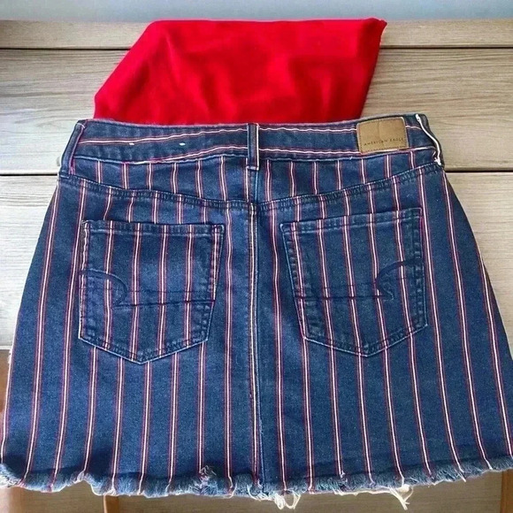 American Eagle || Denim Mini Skirt Red White & Blue Stripes Raw Edges Size 10 - Picture 4 of 5